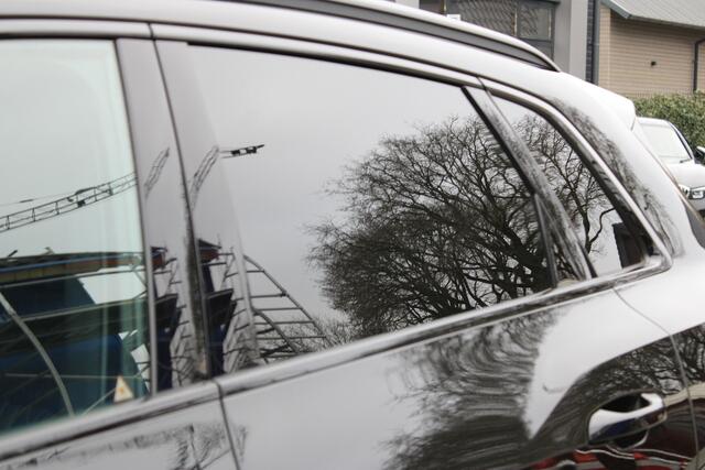 Audi e-tron e-tron 55 quattro advanced 95 kWh - S - line Panoramadak - Head-up display - 21 inch - Bang en Olufsen Dealer onderhouden - Nederlandse auto - Luchtvering - Black pack - Vol leder vol uitgevoerde auto