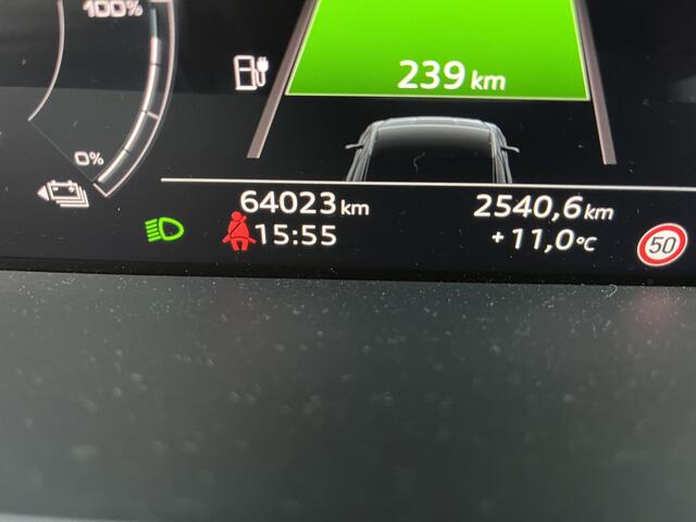 Audi e-tron 50 quattro edition 71 kWh / AUTOMAAT/ PANO / LUCHTVERING/ SMARTPHONE INTERFACE/ ELEK. KLEP/ STOEL VERWARM./ PARK.SENSOR.V+A./ CAMERA V+A/ ACC/ KEYLESS/ DRIVE SELECT/ NAVI/ LED/ DAB/ CLIMA/ ISOFIX/ 20'' LMV