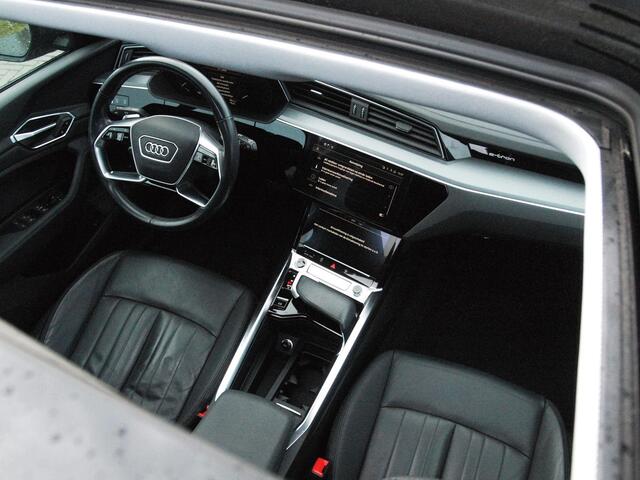 Audi e-tron 55 quattro Business edition Plus 95 kWh | Panoramadak | Apple Carplay | Trekhaak | Parkeersensoren | Adaptieve Cruise Control |