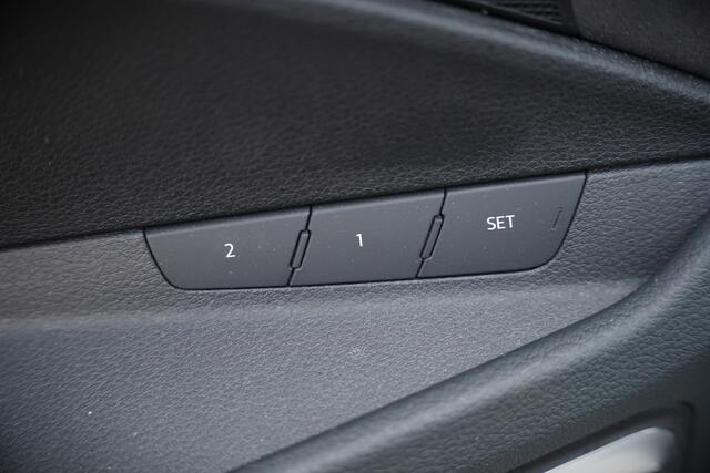 Audi e-tron 50 quattro S edition 71 kWh S-Line | Panoramadak | Bang & Olufsen | Stoelverwarming | Memory Seat | Keyless | Ambiance Verlichting | Head-Up Display | Camera |