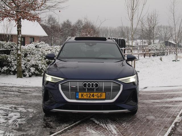 Audi e-tron 55 quattro S edition 95 kWh | SOH 95% | S-Line | Panoramadak | Trekhaak | Apple Carplay | Cruise Control | Parkeersensoren |