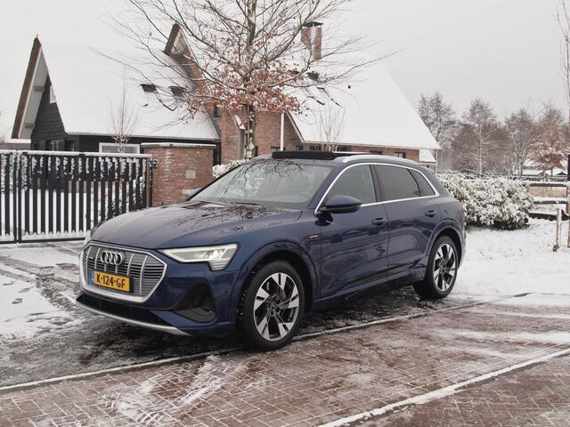 Audi e-tron 55 quattro S edition 95 kWh | SOH 95% | S-Line | Panoramadak | Trekhaak | Apple Carplay | Cruise Control | Parkeersensoren |