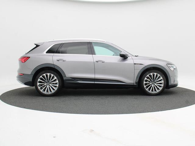 Audi e-tron 55 quattro Business edition Plus 95 kWh 409 Pk | Afneembare Trekhaak | Head-Up Display | Panoramadak | Stoelverwarming voor & achter | 4-Zone Airco | 21 Inch