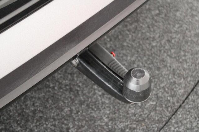 Audi e-tron 55 quattro 95 kWh 408pk SOH 95% Trekhaak 360Camera ACC Keyless Stoelverwarming Memory Navigatie