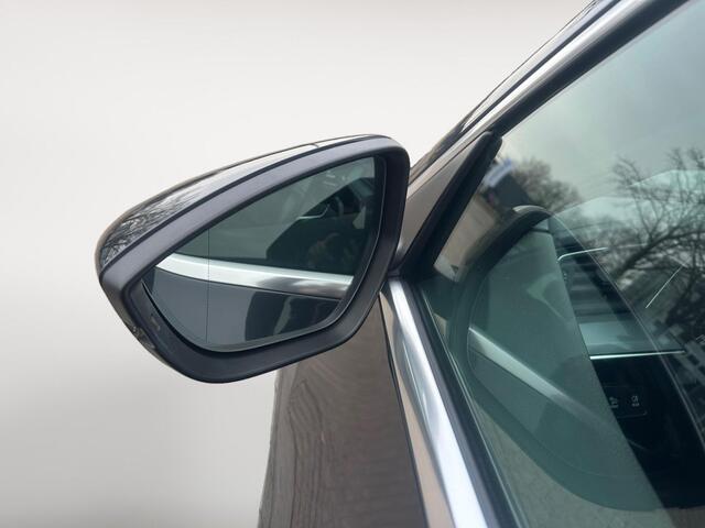 Audi e-tron e-tron 50 quattro Launch edition 71 kWh | 20 inch | Navigatie | Elec stoelen | PDC v+a | Cruise | Climate | LED | Elec Stoelen |