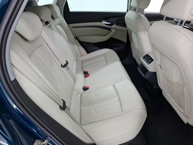 Audi e-tron 50 quattro Business edition Plus 71 kWh 1e-Eig. & Dealer-Onderh. BOVAG-Garantie. NL-Auto.