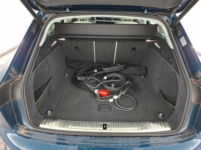 Audi e-tron 50 quattro Business edition Plus 71 kWh 1e-Eig. & Dealer-Onderh. BOVAG-Garantie. NL-Auto.