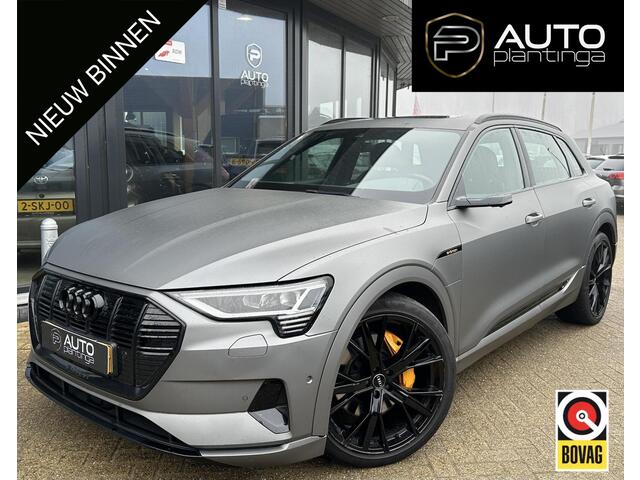 Audi e-tron e-tron 55 quattro 95 kWh BOMVOL | PANO | Audi Virtual Mirrors | Virtual Cockpit | Lederen Sportstoelen | Elektrische Stoel | B&O | 360 Camera | 2 Sleutels | Betreft een Wrap, Originele kleur is Antigua Blue Metallic |