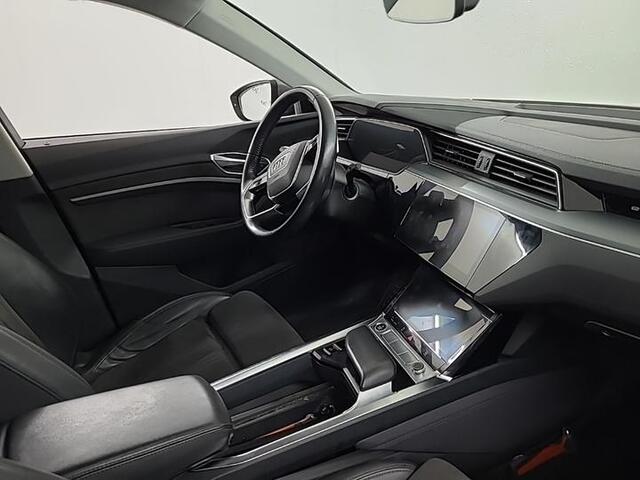 Audi e-tron 55 quattro Business ed. Plus 95 kWh | Trekhaak | Panorama | Navi |