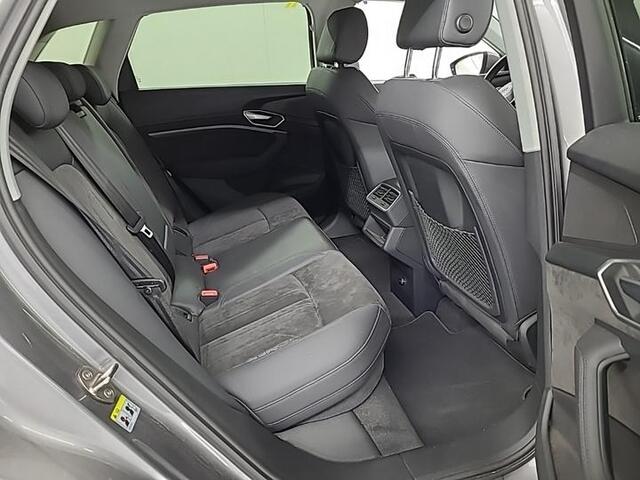 Audi e-tron 55 quattro Business ed. Plus 95 kWh | Trekhaak | Panorama | Navi |