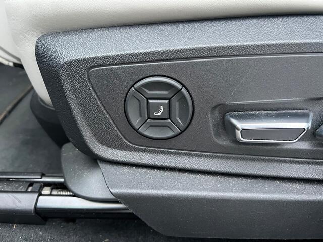 Audi e-tron e-tron 55 quattro advanced Pro Line Plus 95 kWh | Panoramadak | Bang & Olufsen | Stoelkoeling | Stoelverwarming | Massage | Head-Up Display | 360 Camera | Matrix LED | Luchtvering | Memory Seats | Elektrisch Verstelbare Stoelen