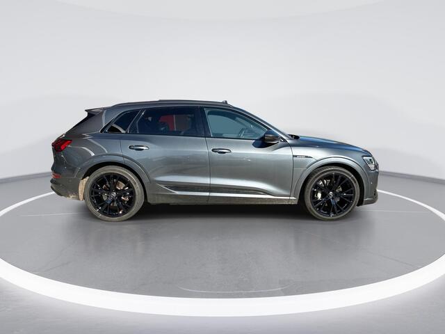 Audi e-tron 55 Quattro S Edition 95 kWh · Panoramadak · Camera · Luchtvering · Matrix LED · Elek. Voorstoelen + Geheugen Bestuurder · Optiekpakket Zwart · 22"Velgen ·