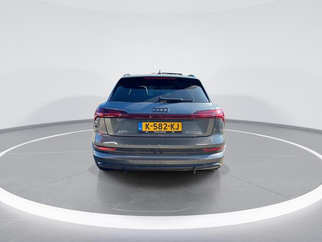 Audi e-tron 55 Quattro S Edition 95 kWh · Panoramadak · Camera · Luchtvering · Matrix LED · Elek. Voorstoelen + Geheugen Bestuurder · Optiekpakket Zwart · 22"Velgen ·
