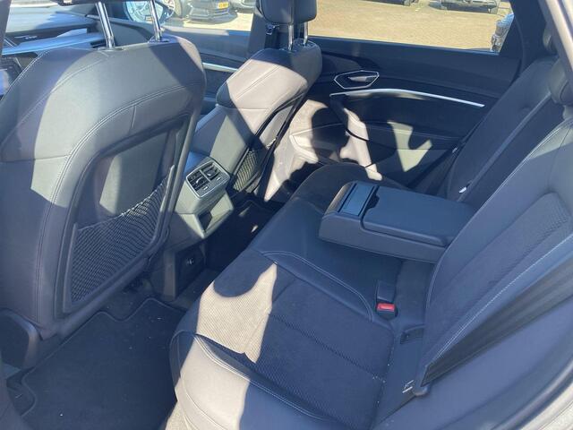 Audi e-tron 50 quattro S edition 71 kWh · Panoramadak · Elek. Voorstoelen + Geheugen · Apple/Android Car Play · Camera + Parkeersensoren ·