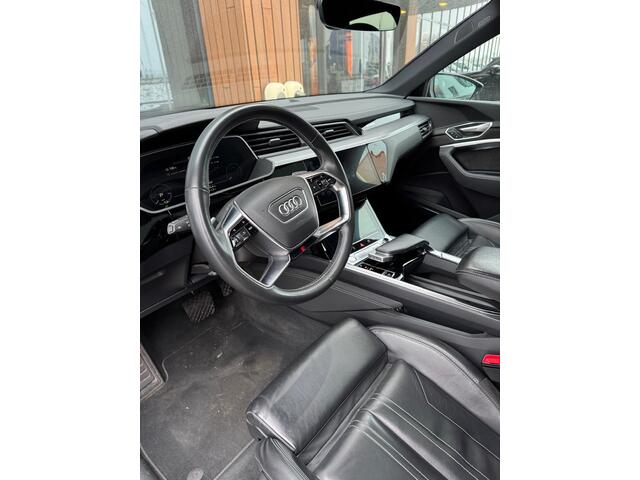 Audi e-tron e-tron 55 quattro Pro Line 95 kWh | Panoramadak | Bang & Olufsen | Stoelverwarming | Head-Up Display | 360 Camera | Matrix LED | Luchtvering | Memory Seat | Keyless | Elektrisch Verstelbare Stoelen | B&O