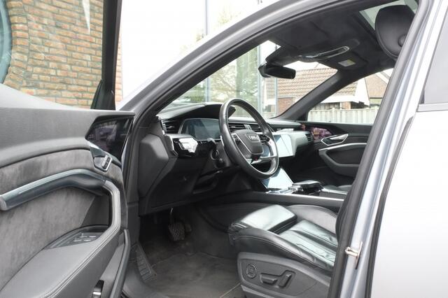 Audi e-tron 55 quattro | Panoramadak | Trekhaak | S-line | Leder | 360 camer