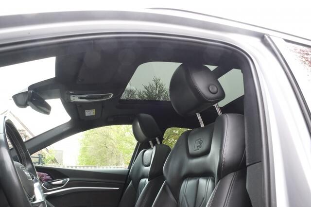 Audi e-tron 55 quattro | Panoramadak | Trekhaak | S-line | Leder | 360 camer