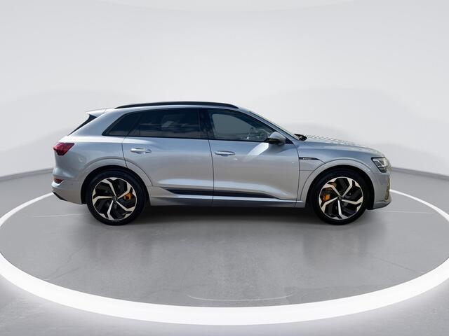 Audi e-tron 55 300kW/408PK S Line 95Kwh · Panoramadak · Leder/Alcantara · 360°Camera + Parkeersensoren