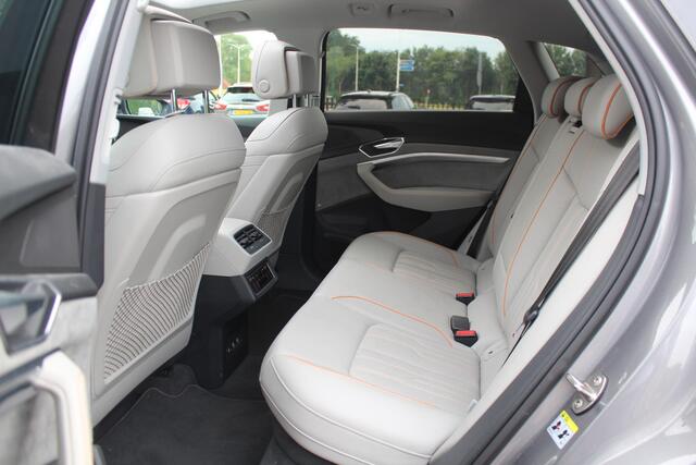 Audi e-tron e-tron 55 quattro advanced Pro Line Plus 95 kWh / Full option! / Trekhaak / Panoramadak / 360Camera / Head-up / B&O / Keyless / 21'' / Softclose / Stoelmassage / Luxe Leder / Nachtzicht / DAB / ACC