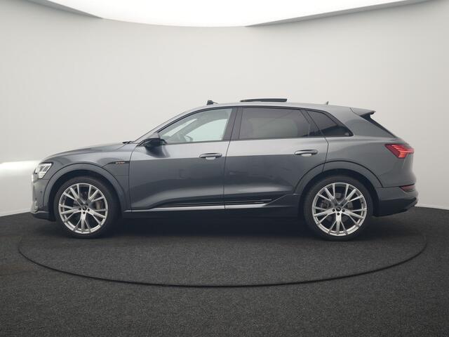 Audi e-tron 55 Quattro 2x S Line 95 kWh 408pk | Panodak | Luchtvering | Adaptive Cruise | 360 Camera | Matrix LED | Alcantara Sportstoelen Memory & Verwarmd | Apple Carplay | 22"L.M | Navigatie | DAB |