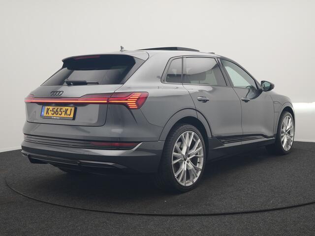 Audi e-tron 55 Quattro 2x S Line 95 kWh 408pk | Panodak | Luchtvering | Adaptive Cruise | 360 Camera | Matrix LED | Alcantara Sportstoelen Memory & Verwarmd | Apple Carplay | 22"L.M | Navigatie | DAB |