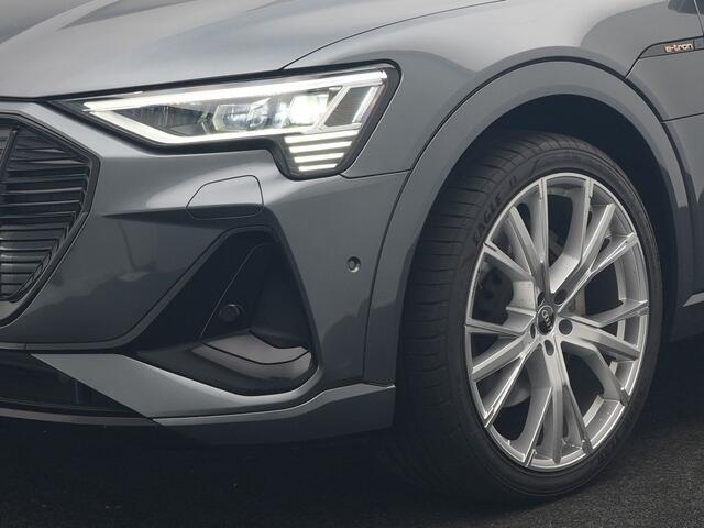 Audi e-tron 55 Quattro 2x S Line 95 kWh 408pk | Panodak | Luchtvering | Adaptive Cruise | 360 Camera | Matrix LED | Alcantara Sportstoelen Memory & Verwarmd | Apple Carplay | 22"L.M | Navigatie | DAB |