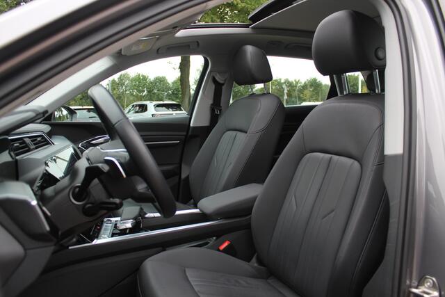 Audi e-tron e-tron 50 quattro Launch edition plus 71 kWh / Panoramadak / Camera / Luchtvering / Intr.voorverwarming / Leder&Alcantara / 20'' / Navigatie / DAB / Stoelverwarming / ACC