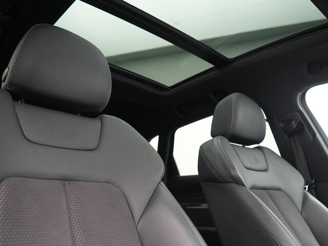 Audi e-tron E-Tron 50 Quattro S Line 71 kWh 313pk | Panodak | Luchtvering | Adaptive Cruise | Alcantara Sportstoelen Memory & Verwarmd | Apple Carplay | Navigatie | 20"L.M |