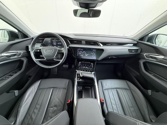 Audi e-tron 55 408PK Quattro Advanced Edition Plus 95kWh SOH 92% Panoramadak Adap.Cruise Camera Leder+Verwarmd Navi Apple Carplay Android Auto Elek.Achterklep Privacy Glas Lmv 20" Led Pdc Elek.Stoelen+Memory DAB Origineel Nederlandse Auto