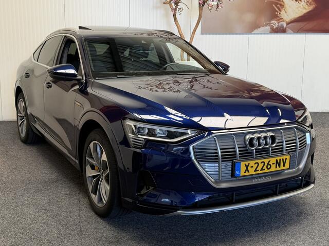 Audi e-tron SPORTBACK 50 QUATTRO BUSINESS EDITION PLUS 71 kWH NAVIGATIE CRUISE CONTROL HEAD-UP DISPLAY PANORAMA SCHUIF-KANTELDAK APPLE CARPLAY/ANDROID RIJSTROOKSENSOREN ACHTERUITRIJCAMERA AFN TREKHAAK ZEER MOOI !!