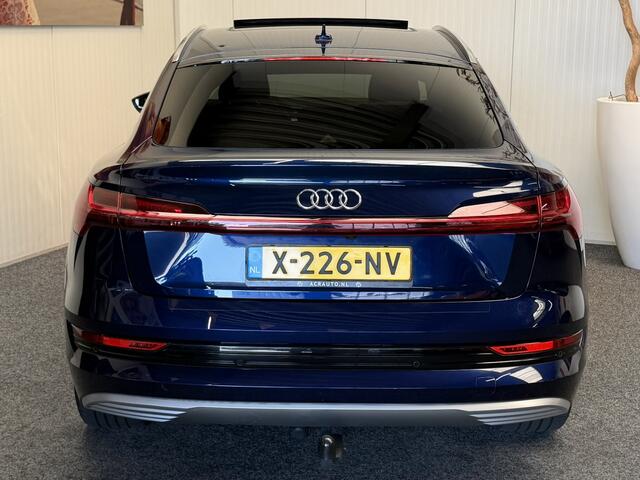 Audi e-tron SPORTBACK 50 QUATTRO BUSINESS EDITION PLUS 71 kWH NAVIGATIE CRUISE CONTROL HEAD-UP DISPLAY PANORAMA SCHUIF-KANTELDAK APPLE CARPLAY/ANDROID RIJSTROOKSENSOREN ACHTERUITRIJCAMERA AFN TREKHAAK ZEER MOOI !!