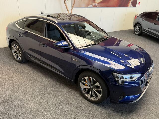 Audi e-tron SPORTBACK 50 QUATTRO BUSINESS EDITION PLUS 71 kWH NAVIGATIE CRUISE CONTROL HEAD-UP DISPLAY PANORAMA SCHUIF-KANTELDAK APPLE CARPLAY/ANDROID RIJSTROOKSENSOREN ACHTERUITRIJCAMERA AFN TREKHAAK ZEER MOOI !!