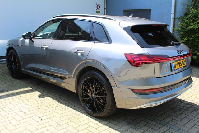 Audi e-tron e-tron 55 quattro advanced Pro Line Plus 95 kWh | SoH 92% | Incl. 12 maanden Garantie | Panorama dak | Luchtvering | Bang & Olufsen Audiosysteem | Elektrisch verstelbare stoelen met memory | Soft close | Afneembare trekhaak | 360° Camera | Adaptive cruise