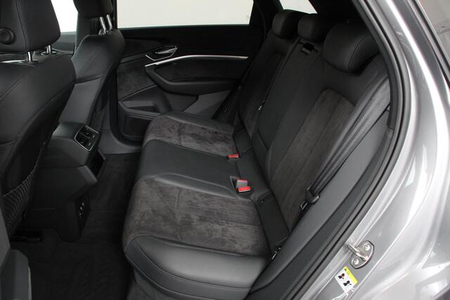 Audi e-tron e-tron 55 quattro advanced Pro Line Plus 408pk! | Navigatie | Climate Control | Electrisch bedienbare achterklep | Camera | Alcantara