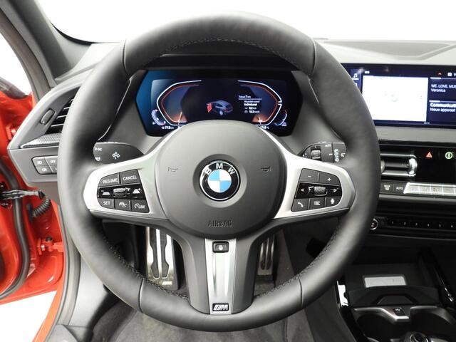 BMW 1-SERIE 5-deurs 118i M-Sportpakket / LED / Navigatie / Schuifdak / Active cruise / DAB / Harman-kardon sound / Alu18 inch