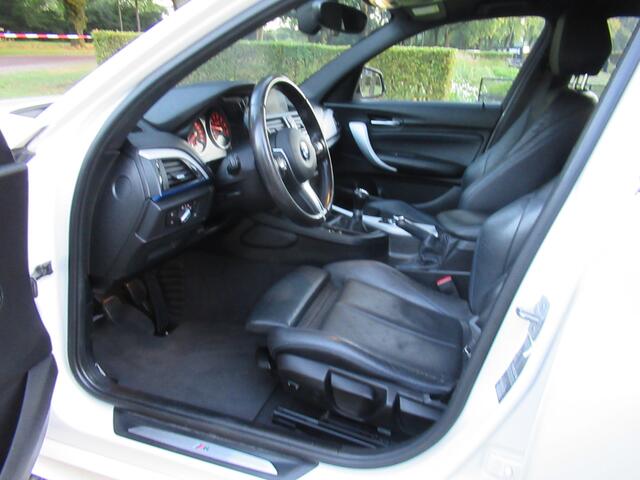 BMW 1-SERIE 118i Edition M Sport Shadow Executive Leer Ecc Cruisecontrol Led Navigatie Stoelverwarming 6 Bak