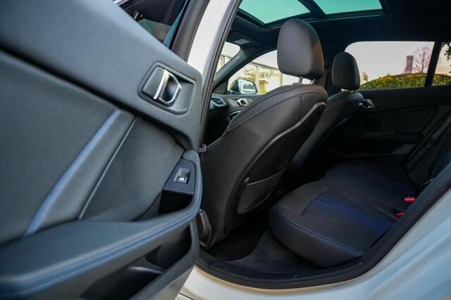 BMW 1-SERIE 118i Introduction Edition M Pakket Panodak Leer DAB+ Navigatie Stoel Stuurverw.