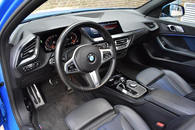 BMW 1-SERIE 118i Executive Edition M-Pakket, Apple Carplay, Achteruitrijcamera, Panorama Dak, PDC, Led verlichting