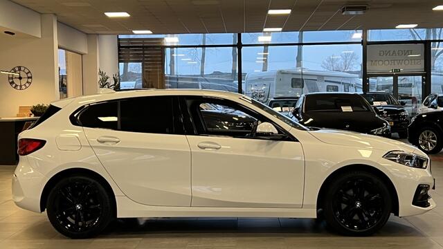 BMW 1-SERIE 118i High Exec | Navi | Cruise | Stoelverwarming