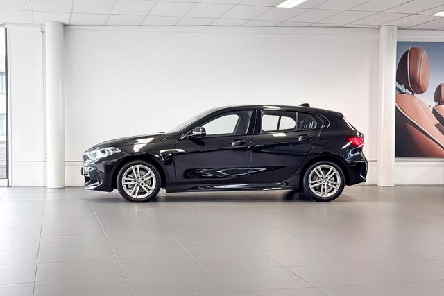 BMW 1-SERIE 118i | M Sport | Stoelverwarming | Headup Display | Achteruitrijcamera | Elektrische stoelen met geheugenstand