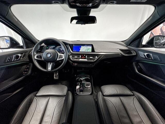 BMW 1-SERIE 118i | M Sport | Stoelverwarming | Headup Display | Achteruitrijcamera | Elektrische stoelen met geheugenstand