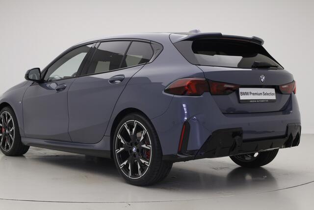 BMW 1-SERIE 120 M Sport Pro | Panorama | Harman Kardon | Stoel- en stuurverwarming | Camera
