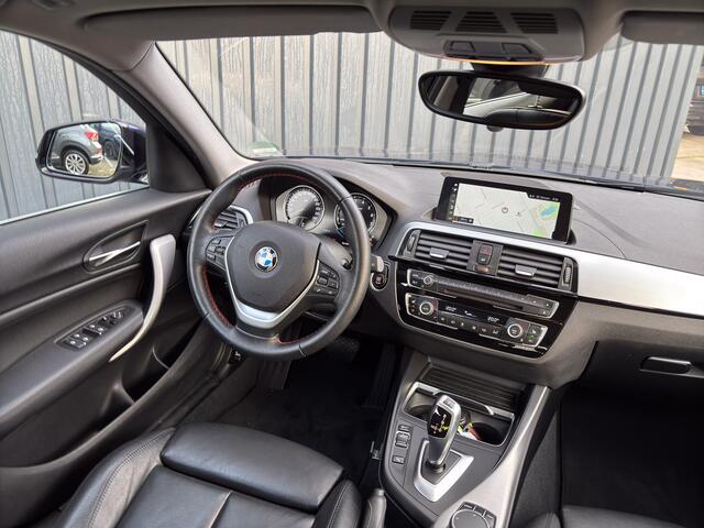 BMW 1-SERIE 118i High Executive | Leder | Camera | Parkeersensoren V&A | Stoelverwarming | Prijs Rijklaar!!