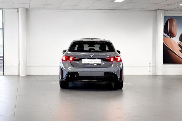BMW 1-SERIE 120 M Sport Design Edition | Glazen Panoramadak | Harman Kardon | Stoelverwarming | Trekhaak |
