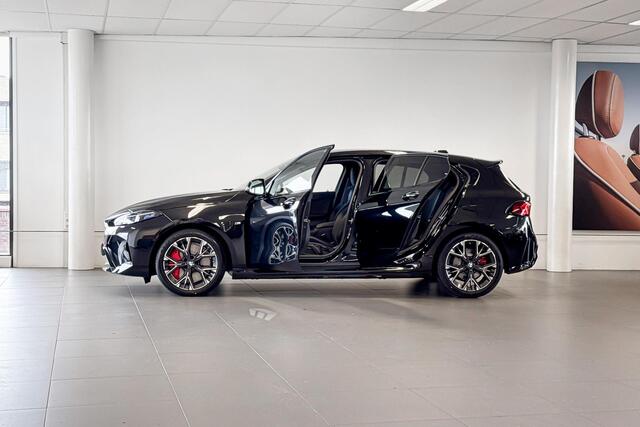 BMW 1-SERIE 120 M Sport Design Edition | Stoelverwarming | Comfort Access | Achteruitrijcamera | Trekhaak |