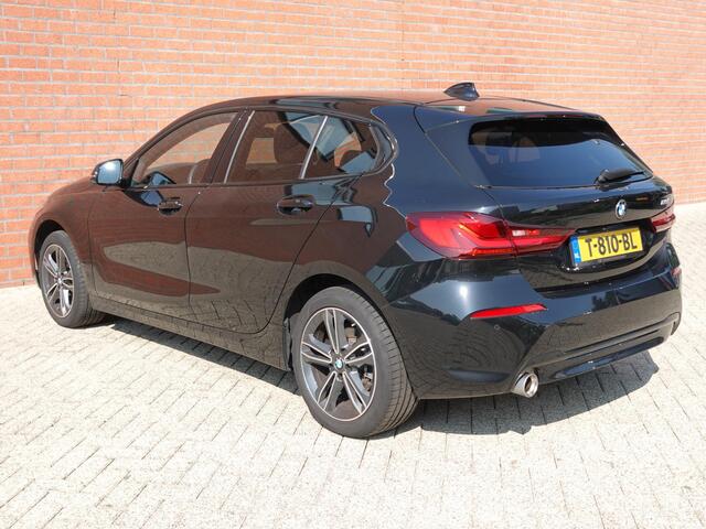 BMW 1-SERIE 118i Introduction Edition Automaat | Navigatie | Virtual Cockpit | Parkeersensoren | Ledverlichting | HiFi audio | Cruise Control | Climate Control | Getinte ramen