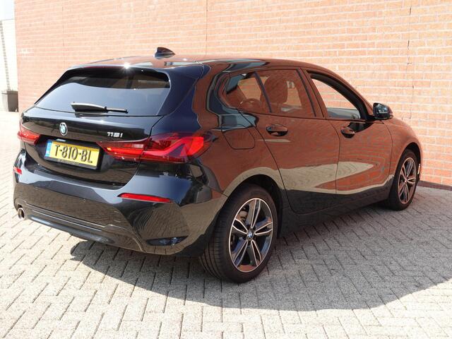 BMW 1-SERIE 118i Introduction Edition Automaat | Navigatie | Virtual Cockpit | Parkeersensoren | Ledverlichting | HiFi audio | Cruise Control | Climate Control | Getinte ramen