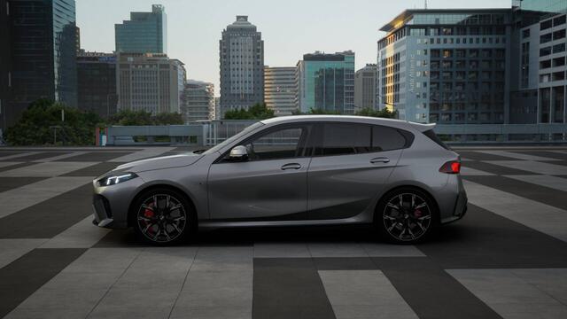 BMW 1-SERIE 120 High Executive M Sport Automaat / Sportstoelen / Adaptieve LED / M Adaptief onderstel / Comfort Access / Parking Assistant Plus / Head-Up / Stuurverwarming