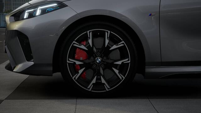 BMW 1-SERIE 120 High Executive M Sport Automaat / Sportstoelen / Adaptieve LED / M Adaptief onderstel / Comfort Access / Parking Assistant Plus / Head-Up / Stuurverwarming
