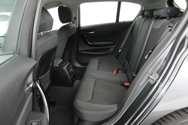 BMW 1-SERIE 116i Sport Line Edition | Full LED | Sportstoelen | Navigatie | Climate control | PDC | Cruise control | Bluetooth